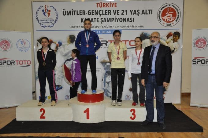 Hendekli karatecilerden iki altın madalya