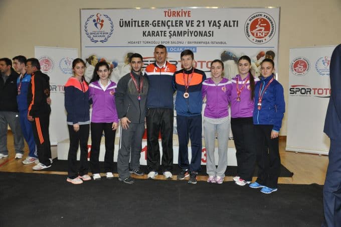 Hendekli karatecilerden iki altın madalya