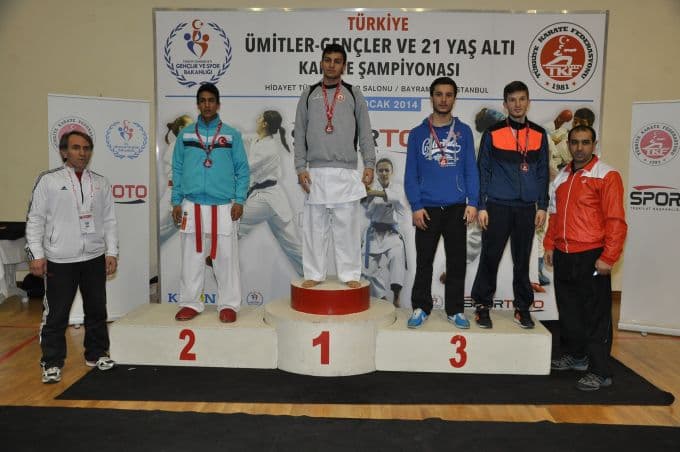 Hendekli karatecilerden iki altın madalya