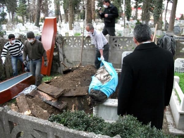 3 yıllık mezar tekrar açıldı