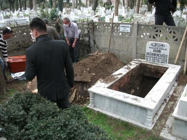 3 yıllık mezar tekrar açıldı