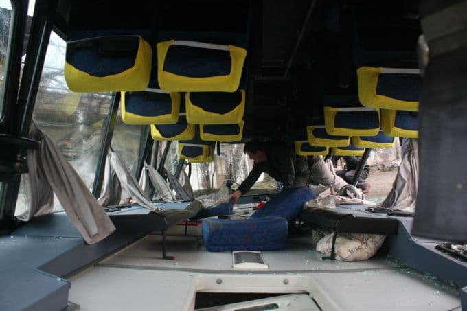 D-100'de işçileri taşıyan servis devrildi: 10 yaralı!