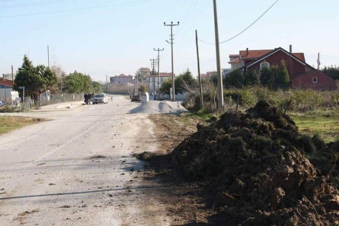 Arifiye'de yağmur suyu ve parke çalışması