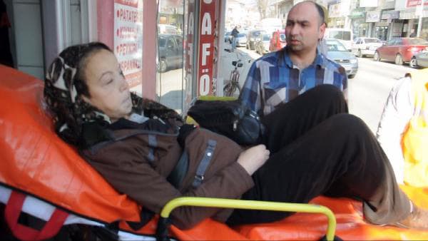 Börekçiye "3 gündür bir şey yemedim" diyen kadın bayıldı