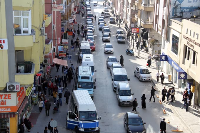 Trafiğe kayıtlı araç sayısı, 210 bini geçti