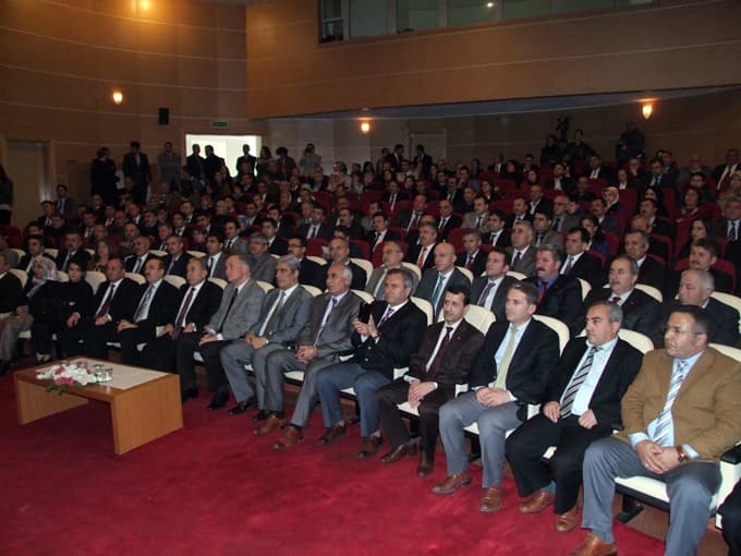 Başarılı okul ve öğrenciler ödüllendirildi