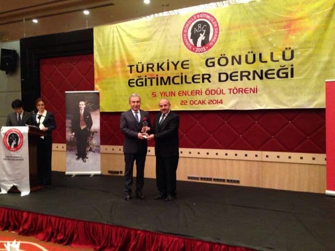 Vali Büyük, yılın valisi ödülünü aldı