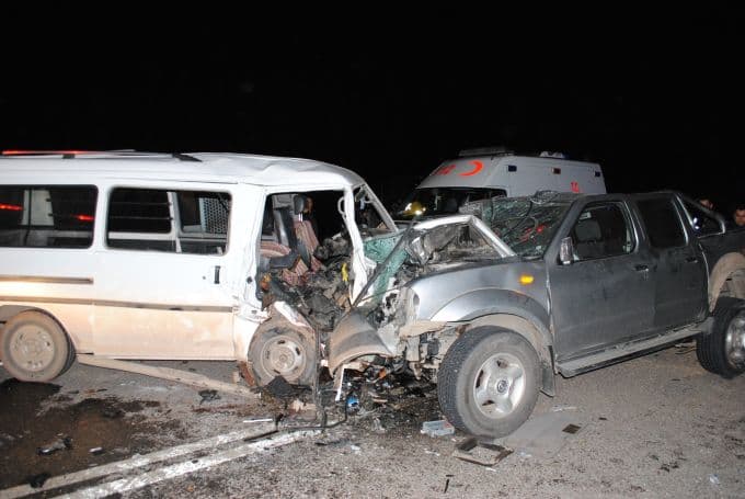 Kandıra yolunda feci kaza: 2 ölü