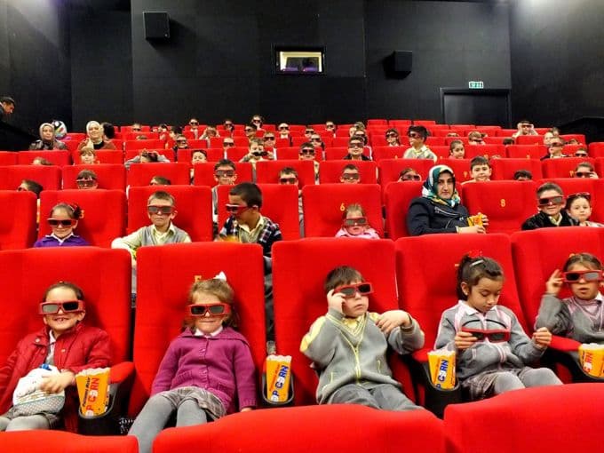 5 bin öğrenci sinema keyfi yaptı