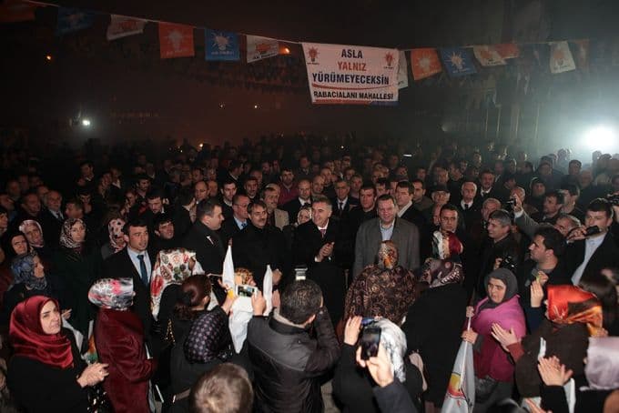 Başkan Toçoğlu ilk mitingini Serdivan'da yaptı