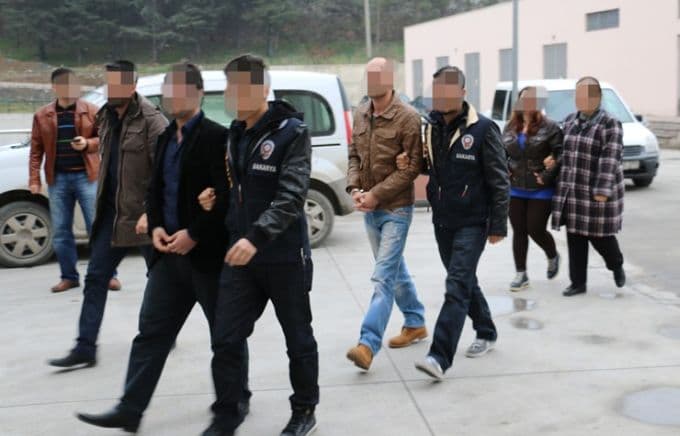 İnternet üzerinden dolandırıcılık yapan çete çökertildi