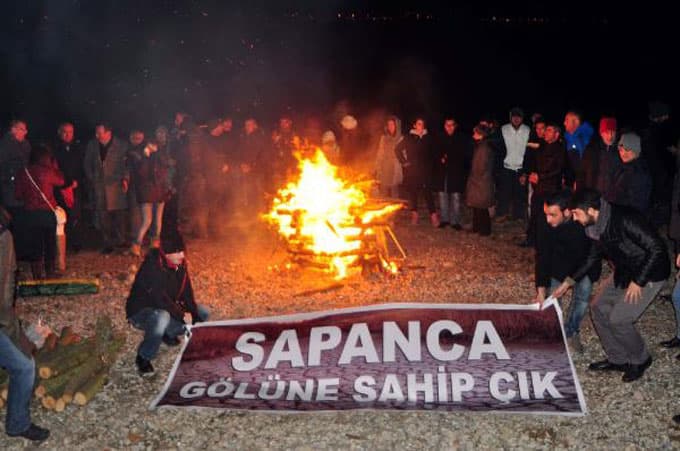 Çevrecilerden Sapanca Gölü için protesto