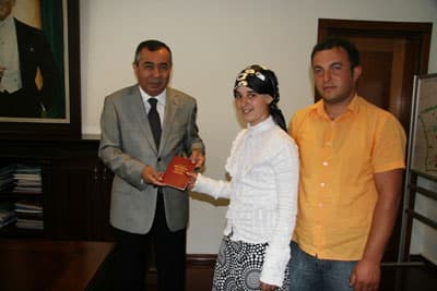 Yetiştirme Yurdunda Kalan Genç Kız Dünya Evine Girdi