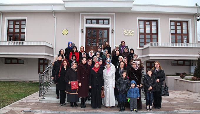 Ak kadrolar hizmetleri gezdi