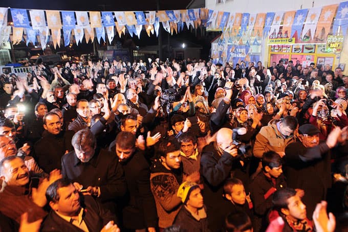 AK Parti Yazlık Seçim İrtibat Bürosu büyük bir coşkuyla açıldı