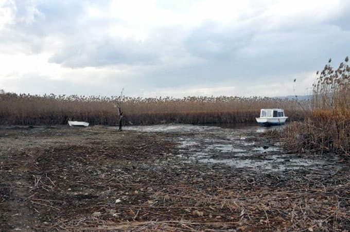 Sapanca Gölü'ndeki su çekilmesi havadan görüntülendi