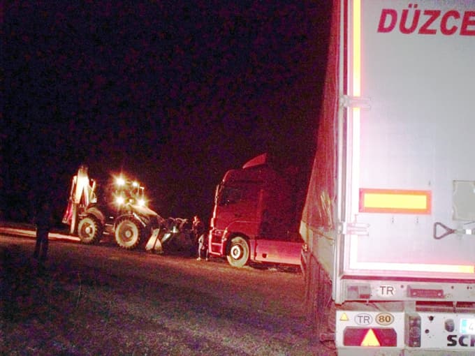 Sürücülerin korkulu rüyası olan yolda tehlike devam ediyor