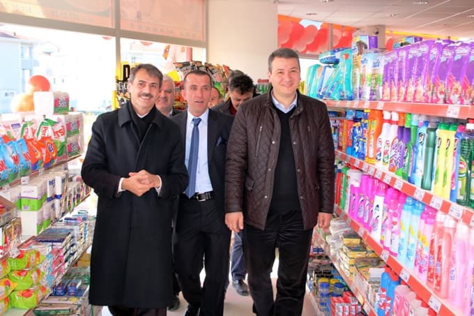Başkan Alemdar, market açılışına katıldı