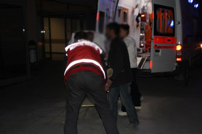 Karasu'da silahlı saldırı: 5 yaralı!