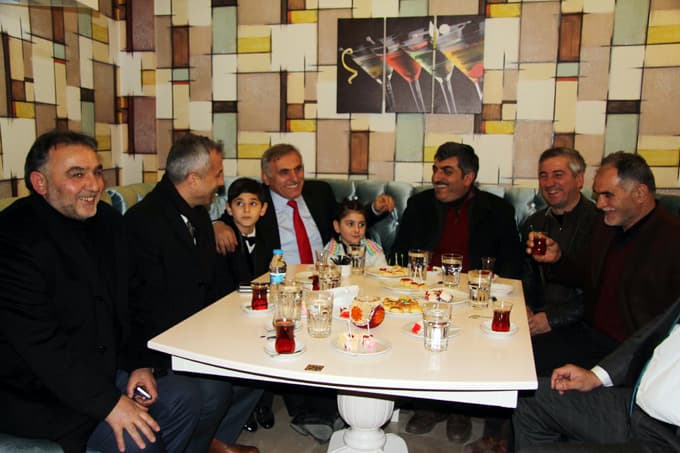 Başkan adaylar açılışta buluştu