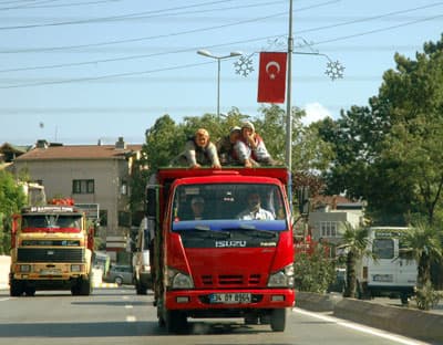 Kamyonet Üstünde Ölümüne Yolculuk