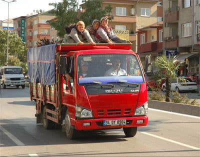 Kamyonet Üstünde Ölümüne Yolculuk