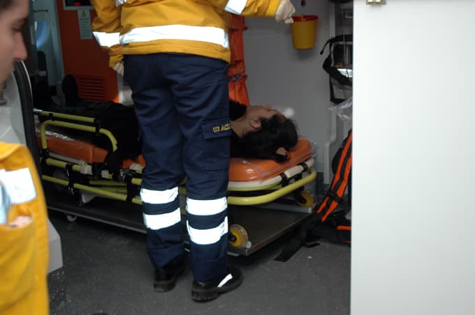Otomobilin çarptığı kadın yaralandı
