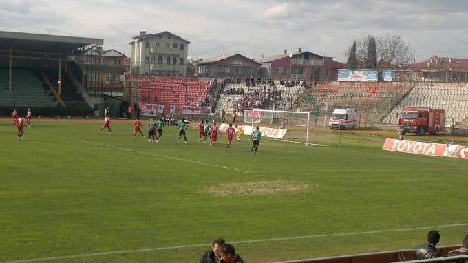 Sakaryaspor, eksik rakibine boyun eğdi
