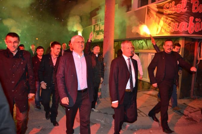 Başkan Dişli'ye Şeker Mahallesi'nde meşaleli karşılama