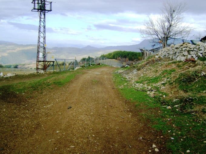 İlgisizlikten yakınan köylüler isyan etti