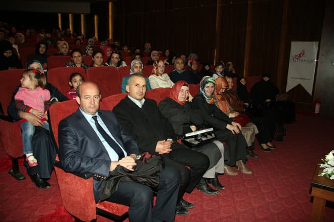 Çocuk, değersizlik hissi yaşıyorsa duyarsız olmaya başlıyor
