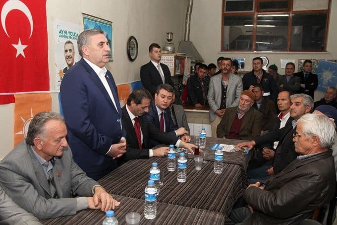 Başkan Toçoğlu, seçim çalışmalarına Serdivan'da devam etti