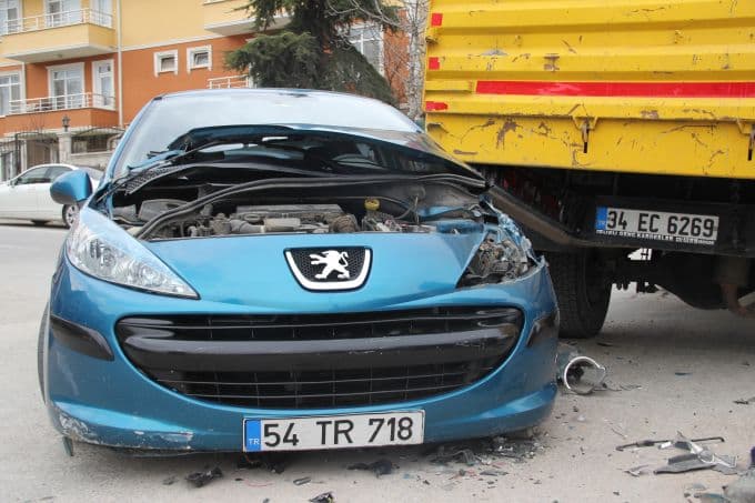 Polisten kaçarken kaza yaptı