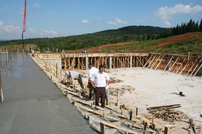 <strong><font face="verdana,geneva" size="2">Gelecek Nesiller İ&ccedil;in</font></strong> <p><font face="verdana,geneva" size="2">Başkan Kaşkaş biz g&ouml;reve geldiğimiz g&uuml;nden beri yaptıklarımızı il&ccedil;emiz ve halkımız i&ccedil;in yaptık. Zaten g&ouml;revimizde halkımıza hizmet etmektir. Bu hizmetlerden en &ouml;nemli olanlarından biride geleceğimiz olan genlerimiz ve yarınlarımızdır. Onların geleceğe umutla bakabilmesi i&ccedil;in ve gelecekte bizim gurur kaynağımız olabilmeleri i&ccedil;in onlara gereken &ouml;nemi ve ehemmiyete g&ouml;stermekte bizlerin en asli g&ouml;revlerinden birisidir. Bu nedenle geleceğimize &ccedil;ok &ouml;nem veriyoruz, zaten b&ouml;ylede olmalı. B&uuml;t&uuml;n bu &ccedil;alışmalar daha iyi yarınlar ve gelecek i&ccedil;indir. Ne yapıyorsak halkımız ve il&ccedil;emiz i&ccedil;in yapıyoruz. Onlar en iyisine layıktır.</font></p>