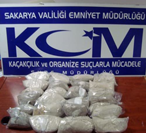 Takibe alınan aracın zulasından 11 kilo eroin çıktı