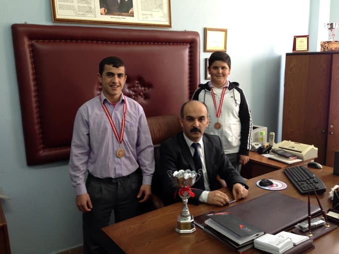 Ekrem Oba Ortaokulu'ndan halter başarısı