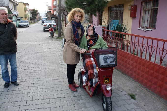 Arifiye'de bir engelli daha sevindirildi