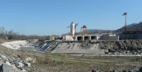 Hidroelektrik santralinin altında kaynak suyu çıktı