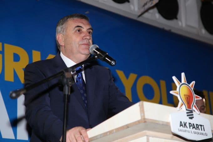 Başkan Toçoğlu'ndan Karapürçek'e futbol sahası sözü