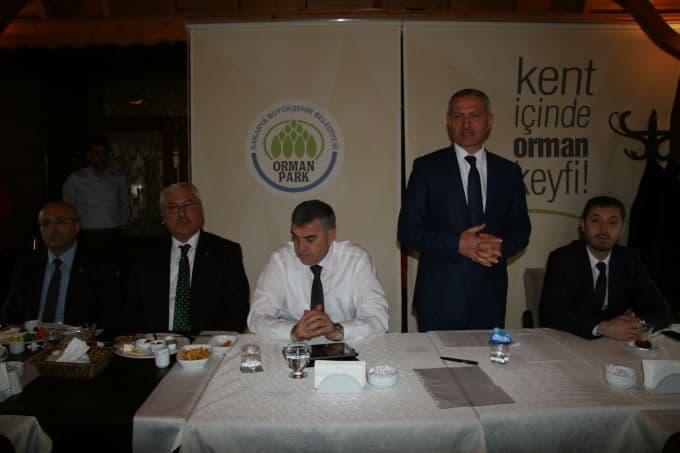 AK Parti Adapazarı meclis üyesi adayları yemekte buluştu