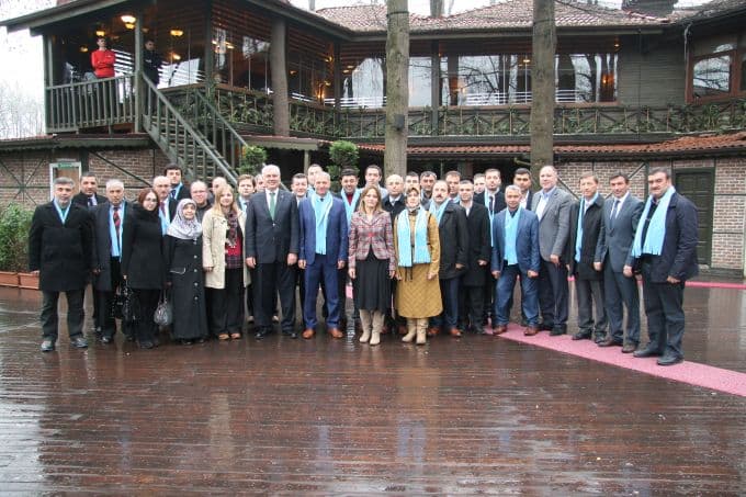 AK Parti Adapazarı meclis üyesi adayları yemekte buluştu