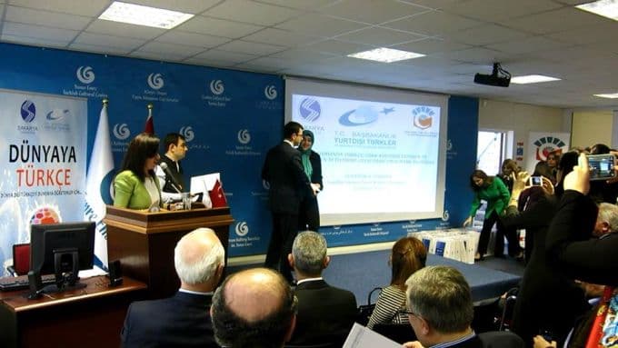Türkçe öğretmeni olmadığı halde öğretmenlik yapanlara eğitim