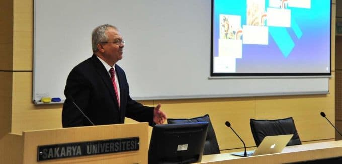 Üniversite öğrencilerine Singapur'da burs imkanı