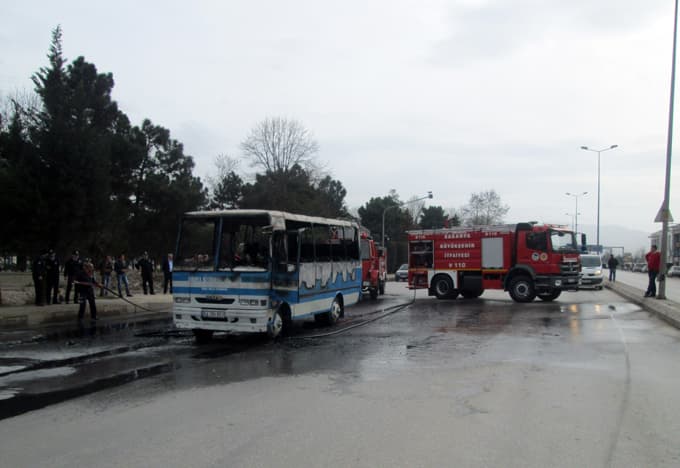 Seyir halindeki otobüs alev aldı