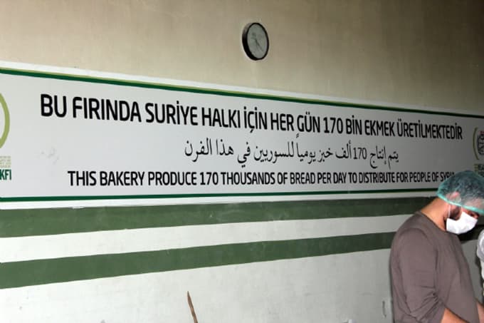 Taraklı'dan Suriye'ye gönderilen TIR'lar sınırdaki fırınlara teslim edildi 