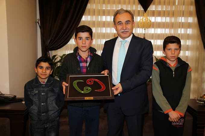 İHH'li çocuklardan, Vali Büyük'e sürpriz