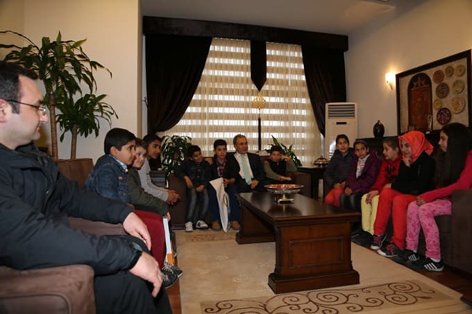 İHH'li çocuklardan, Vali Büyük'e sürpriz