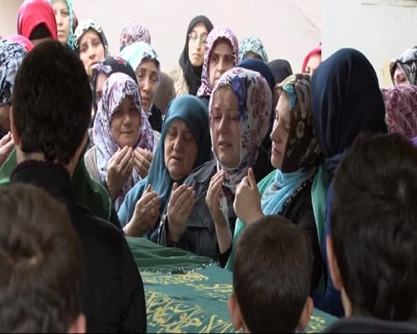 14 yaşındaki Nergis, kalbine yenik düştü