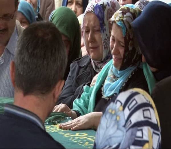 14 yaşındaki Nergis, kalbine yenik düştü