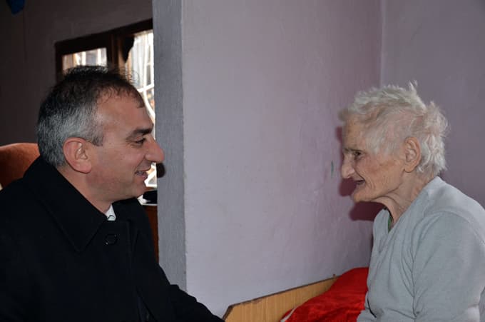 Dr. Yılmazer, köyleri geziyor